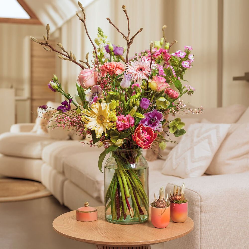A cheerful bouquet in a living room in Ulicoten